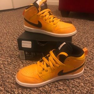 Kids Jordan 1 mid